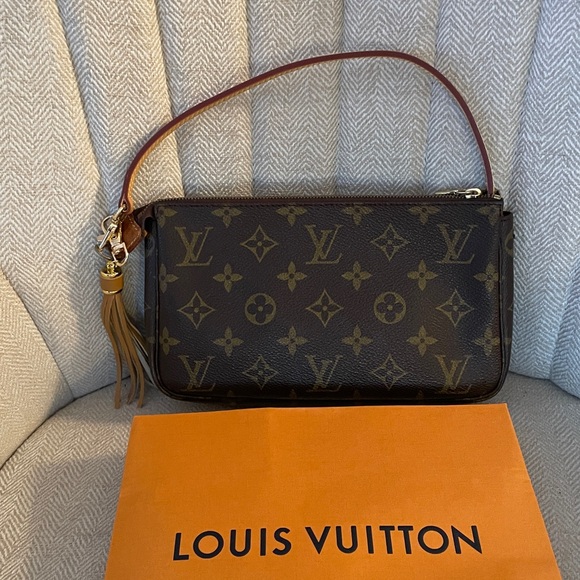 LOUIS VUITTON Authentic Monogram Pochette Accessories w Unbranded Vachetta Strap - Picture 3 of 15